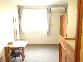 Living and room. 1F: Flooring 2F: carpet