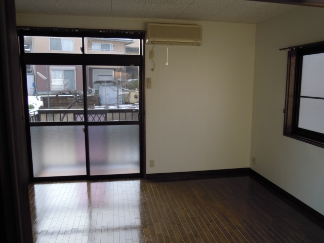 Living and room.  ※ Air conditioning is not attached