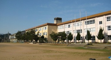 Junior high school. Toyooka 4141m south to junior high school (junior high school)