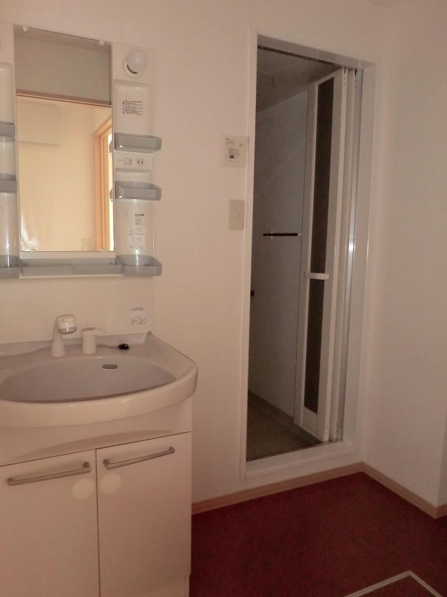 Washroom. Also equipped with wash basin!