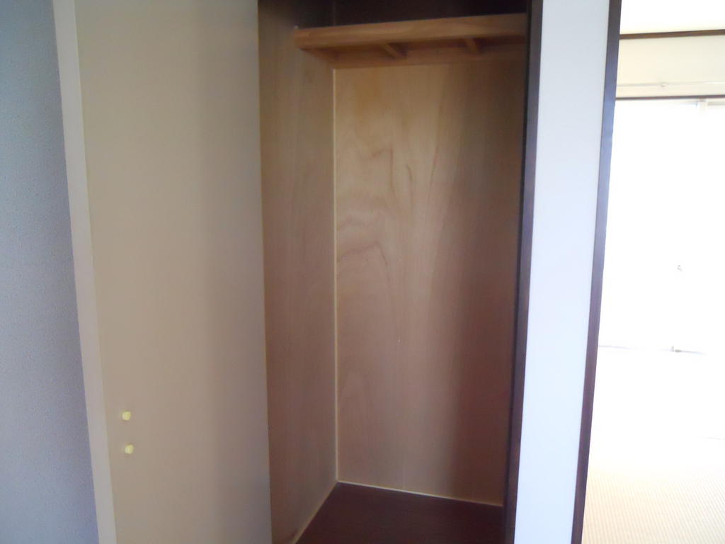 Receipt. Western-style is the storage