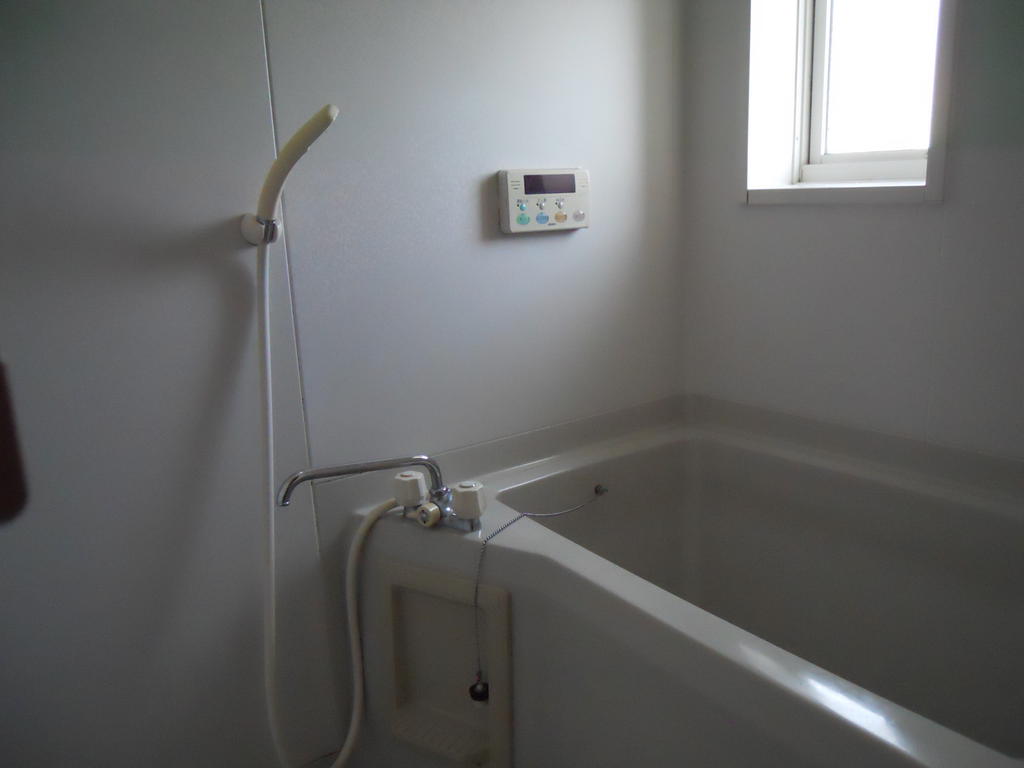 Bath. Shielded by that there is a window ・ It is the bath that combines ventilation