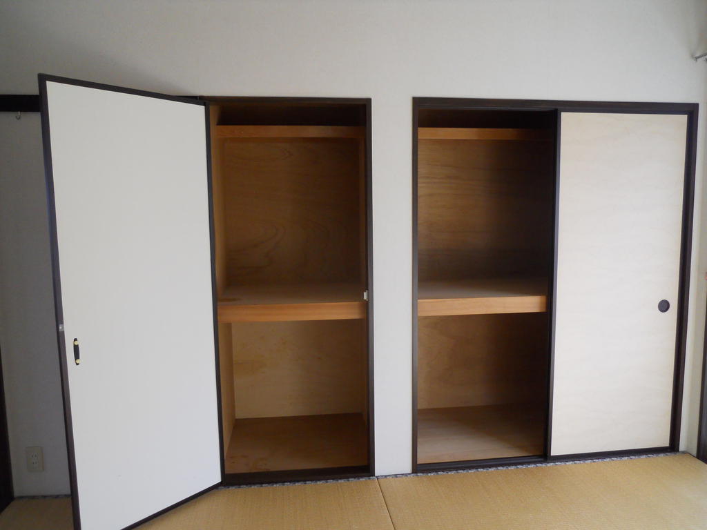 Receipt. Storage of Japanese-style room