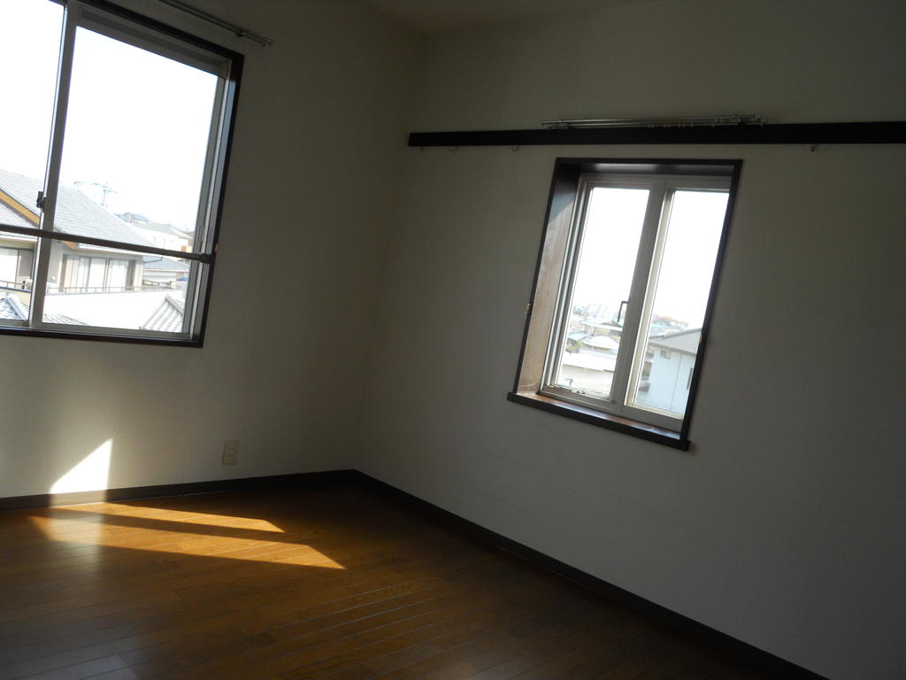 Other room space. Western-style is 6 Pledge