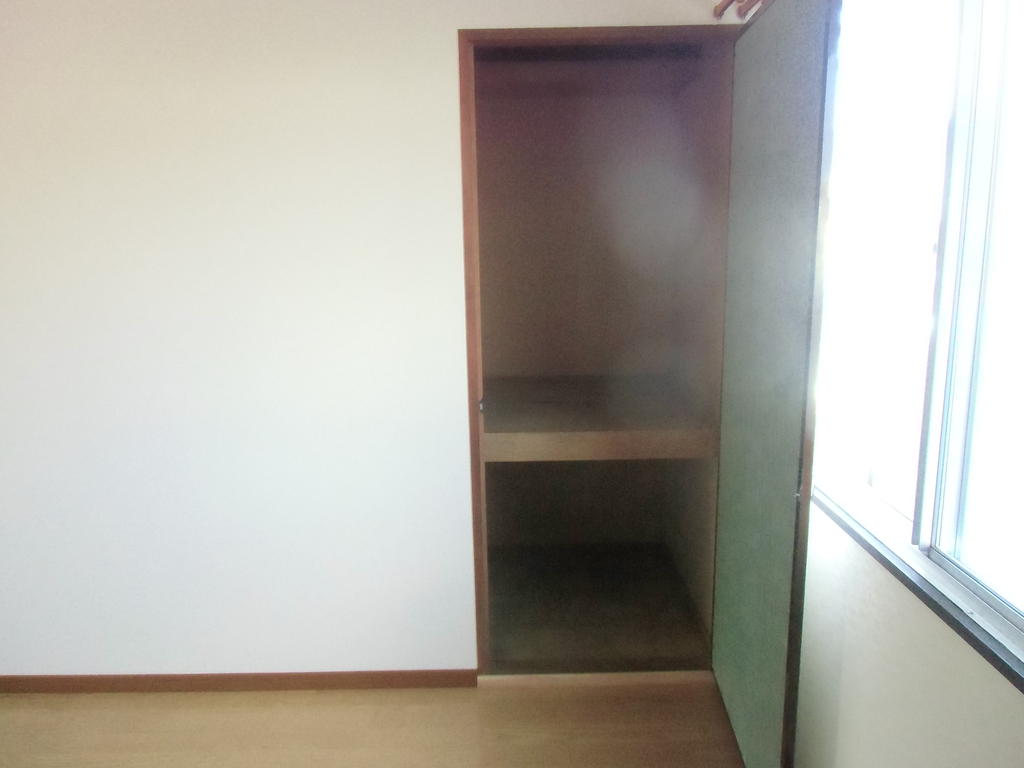 Receipt. 4.5 Pledge Western-style housing