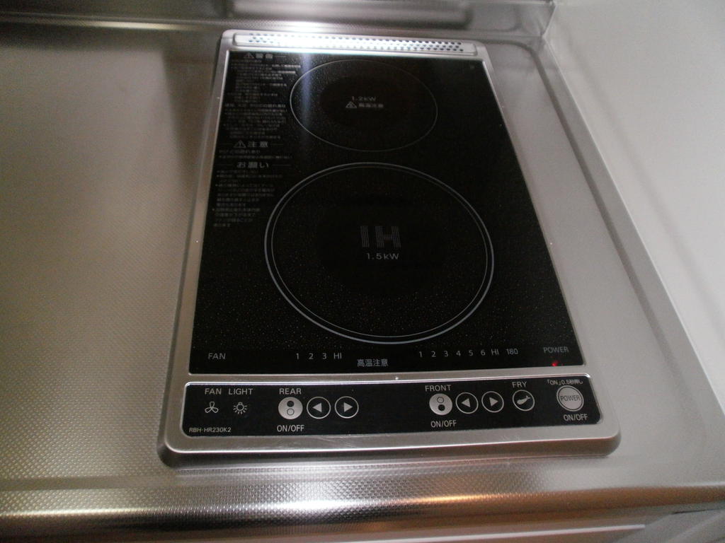 Kitchen. Front IH, Back electromagnetic cooker A total of 2-neck