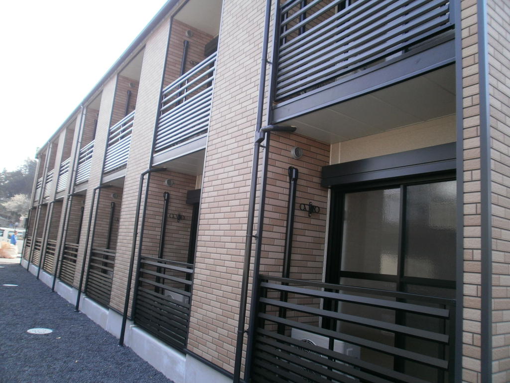 Building appearance. Was exterior wall siding completed.