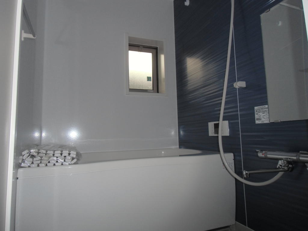 Bath. Lighting because there is a small window ・ It is good for ventilation