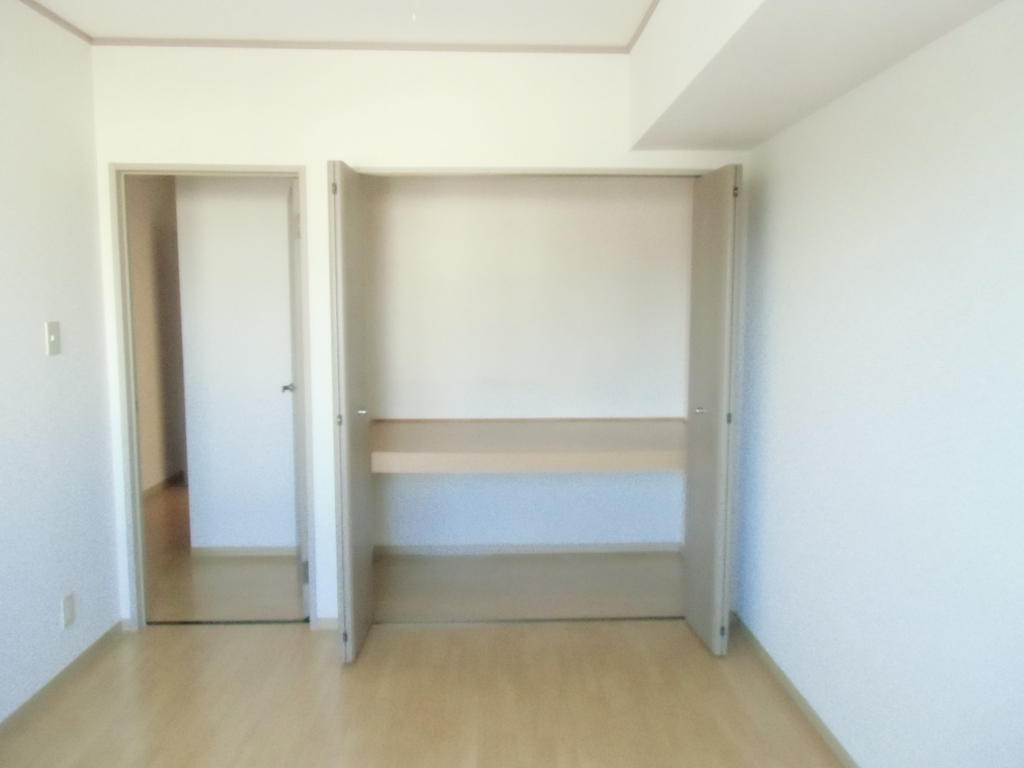 Receipt. Western-style closet