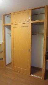 Receipt. closet, There is storage space in the up and down