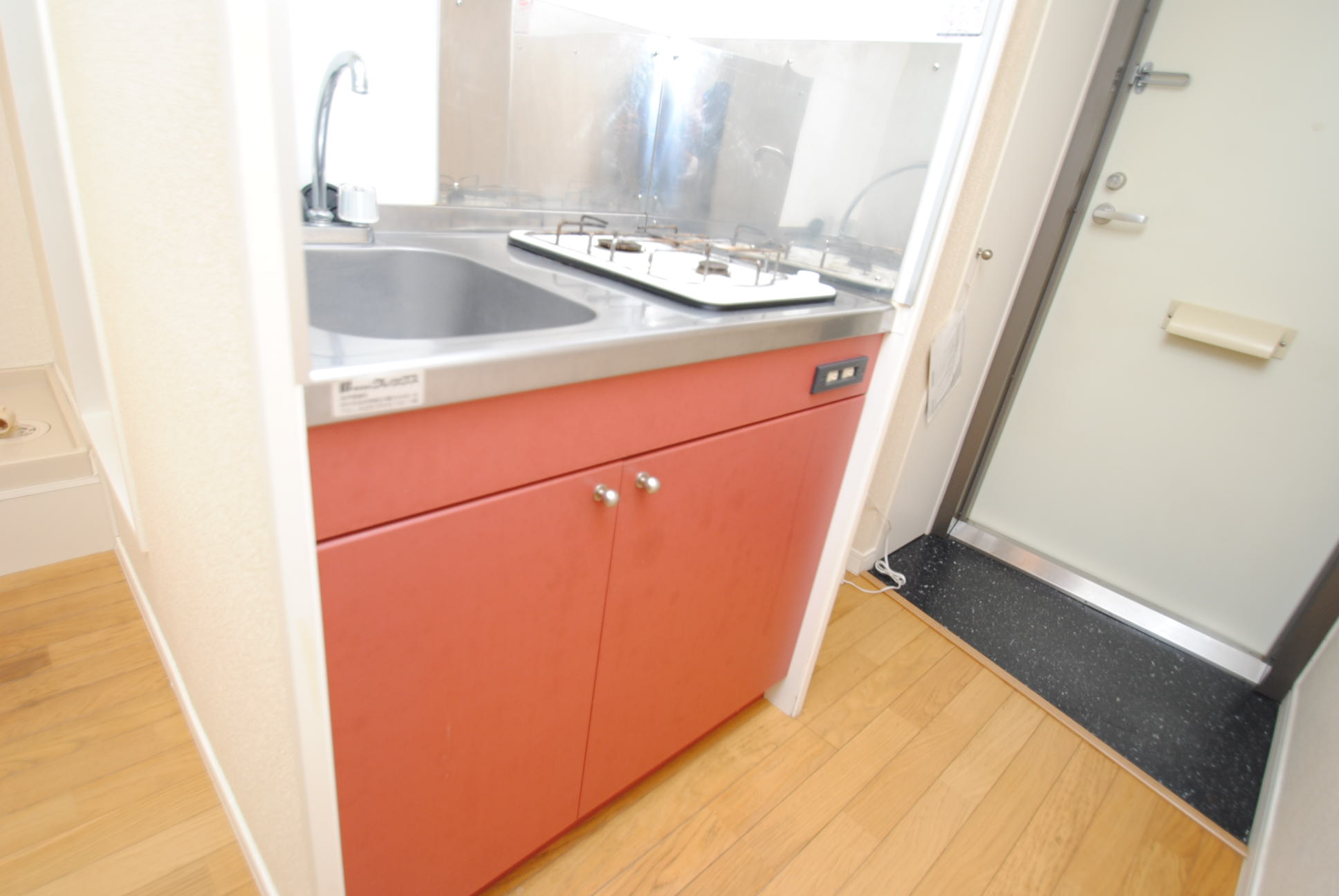 Kitchen. 2-neck with gas stove