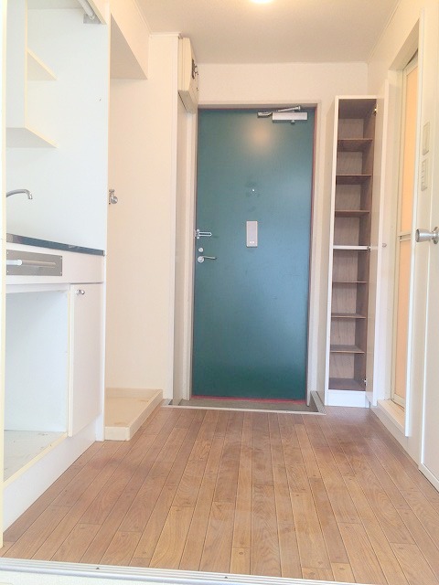 Living and room. If photo is different from the current situation in the same type Property, Present condition priority