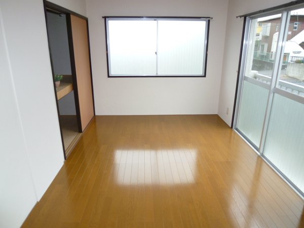 Other room space. Popularity of Western-style