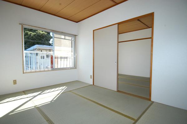 Other room space. Japan is hit by a warm room!