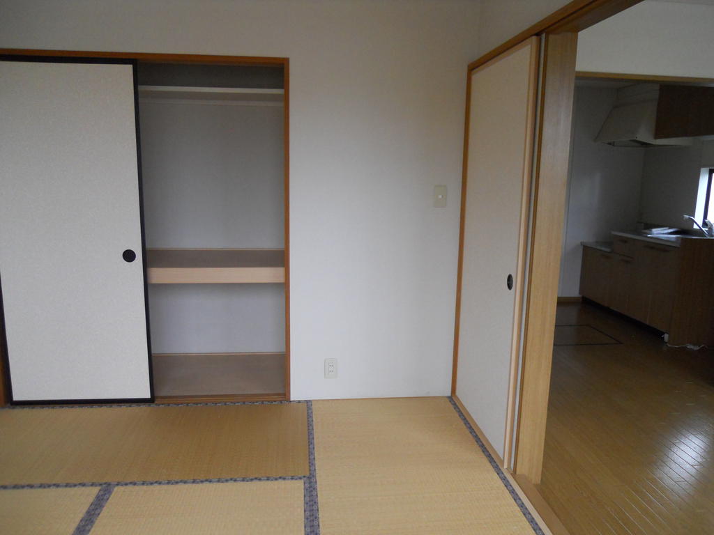 Receipt. Closet of 1 between the worth of Japanese-style room