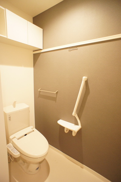 Toilet. Image. Will be a little cross is lighter.