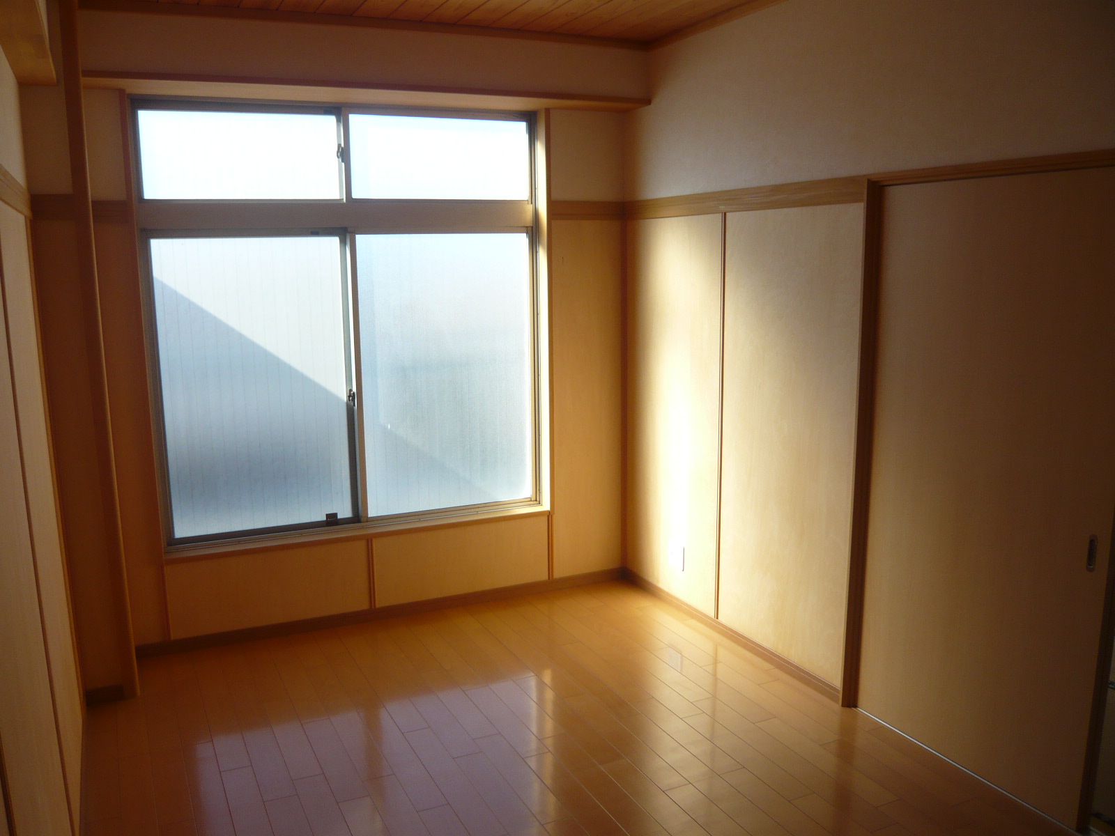 Living and room. It is a good hit yang.