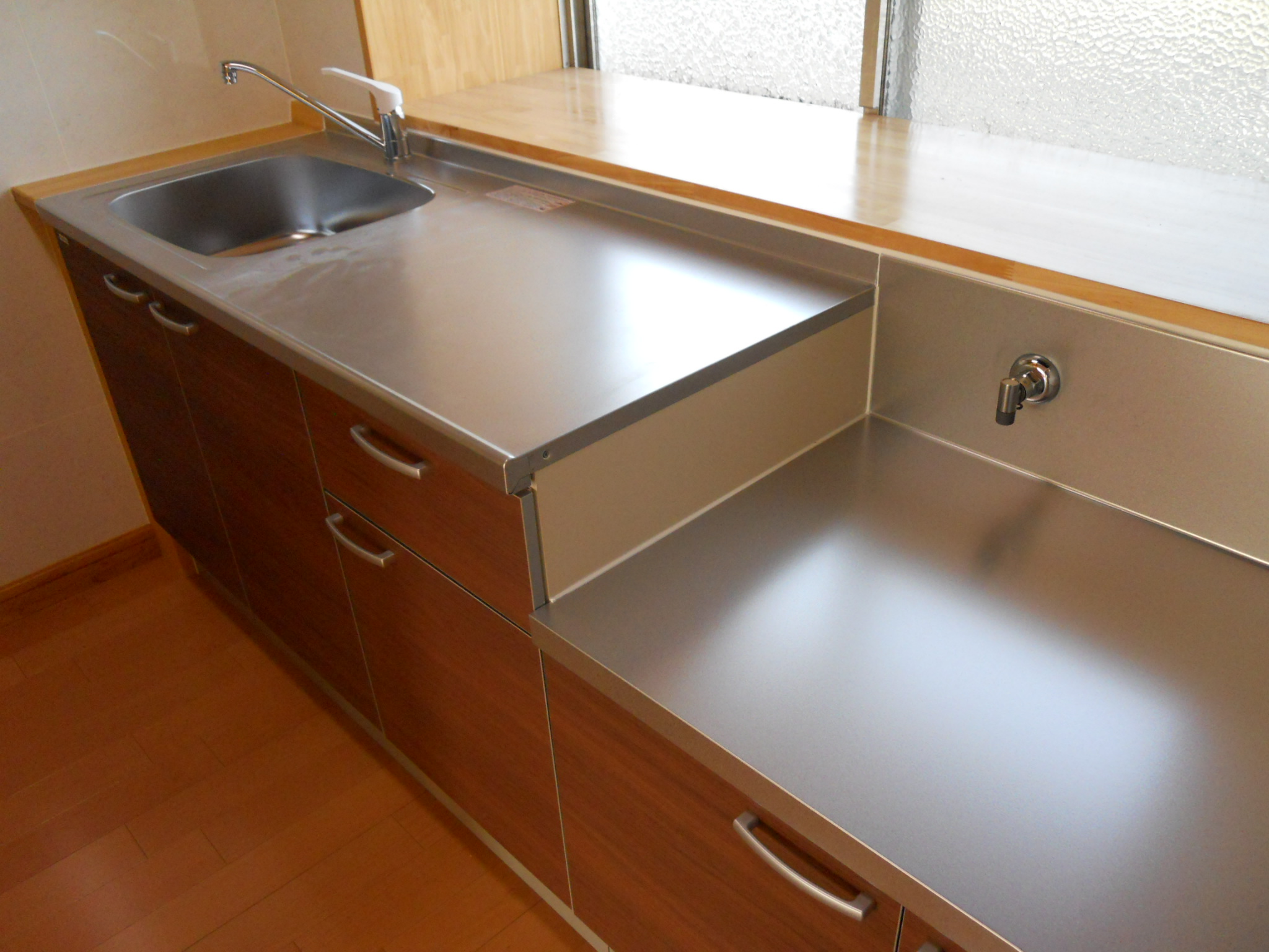 Kitchen. It can be stored a lot.