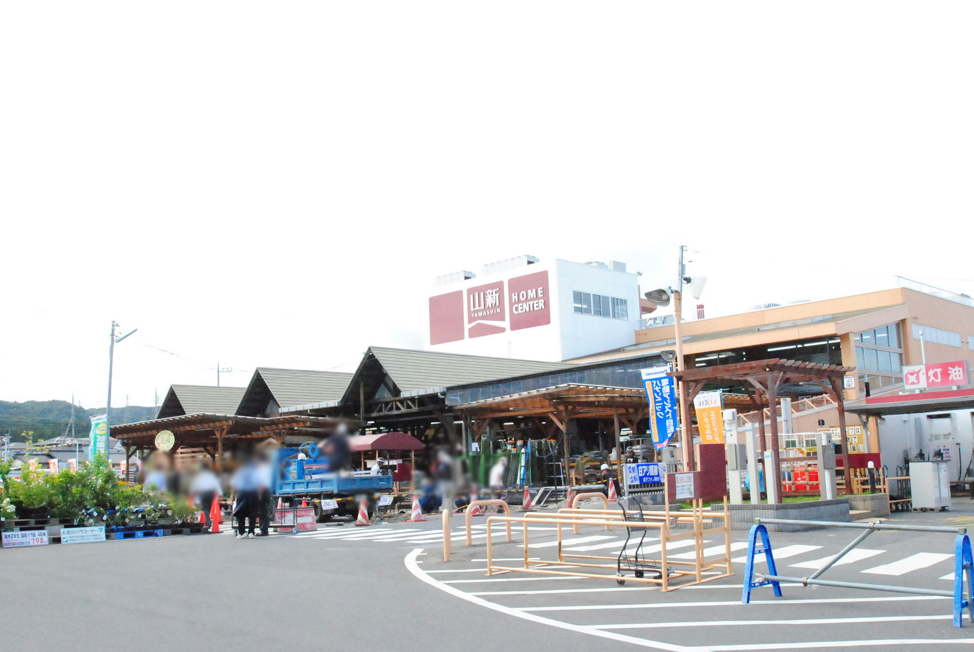 Home center. Joyful mountain until the new Taga store (hardware store) 440m