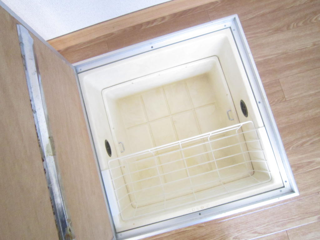 Receipt. Underfloor Storage