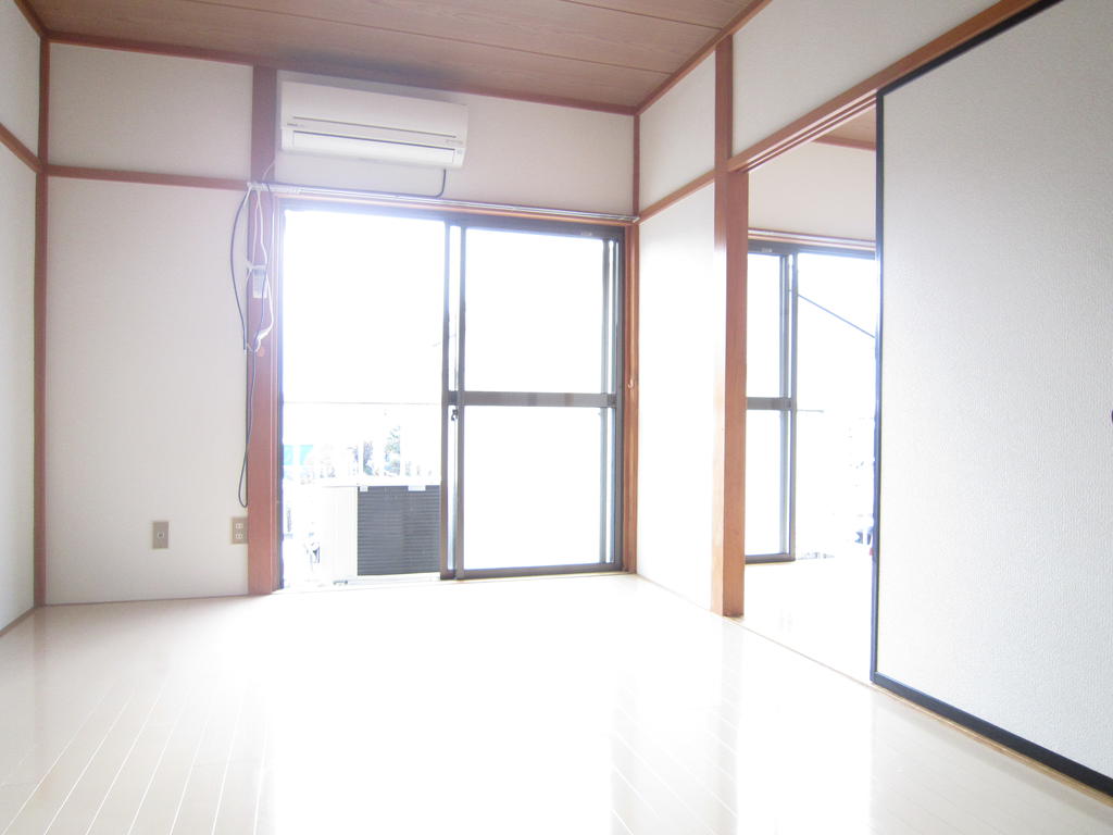 Living and room. Western-style 6 Pledge