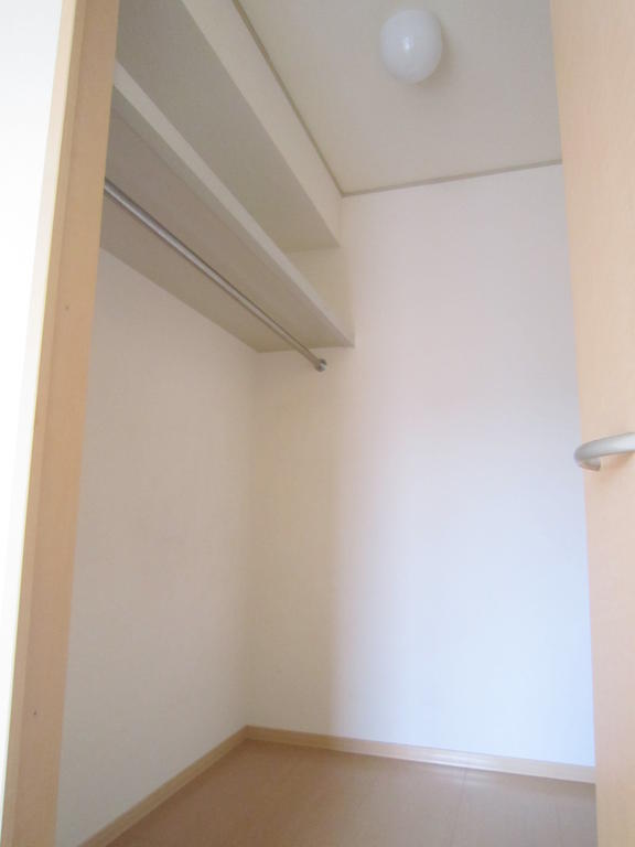 Receipt. Walk-in closet