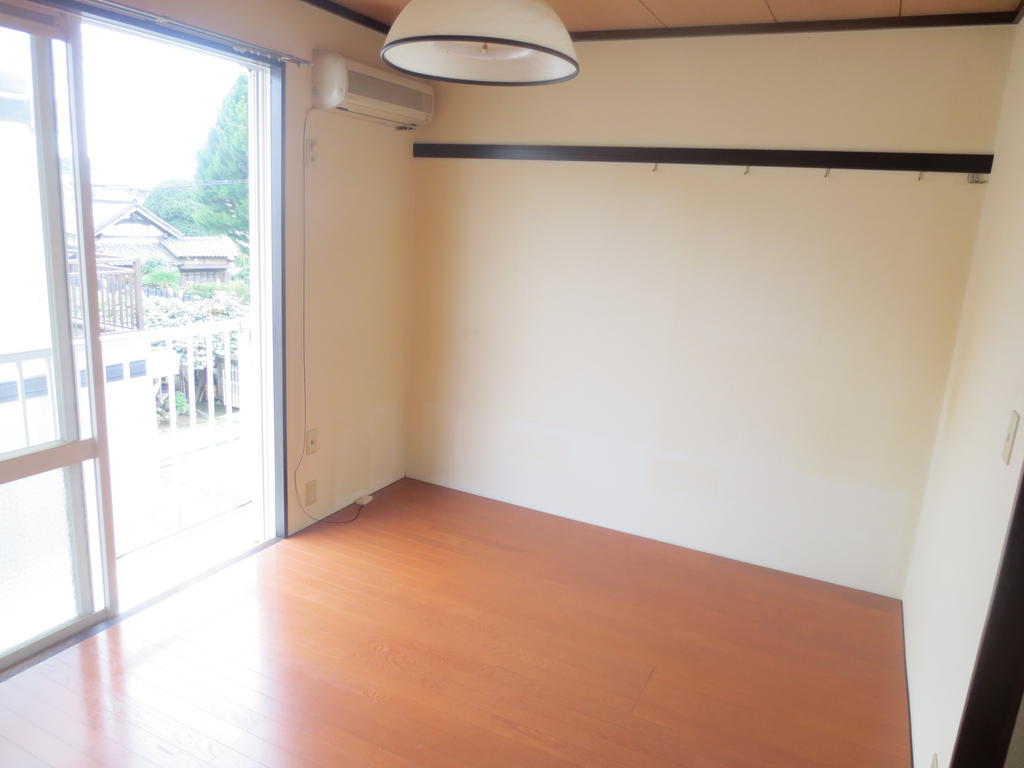 Other room space. Western-style 6 Pledge