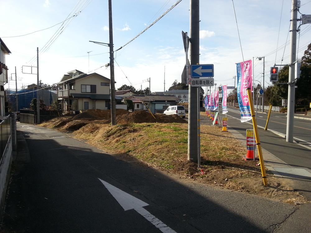 Local photos, including front road. Shooting from the southeast road