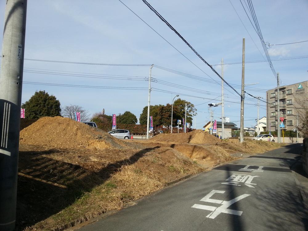 Local photos, including front road. 2013 December 17, shooting