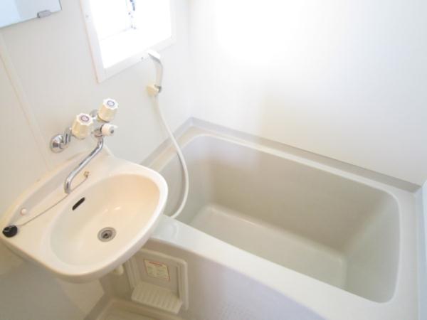 Bath. bathroom ・ With window