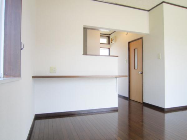 Living and room. Western-style 8 pledge