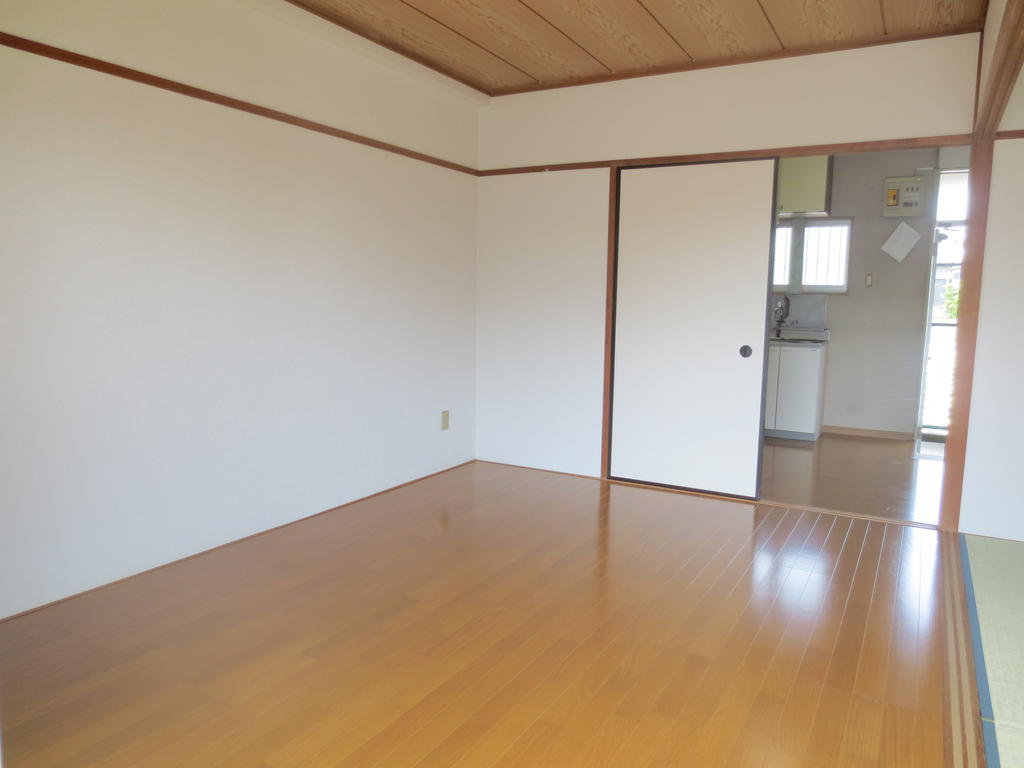 Living and room. Western-style 6 Pledge