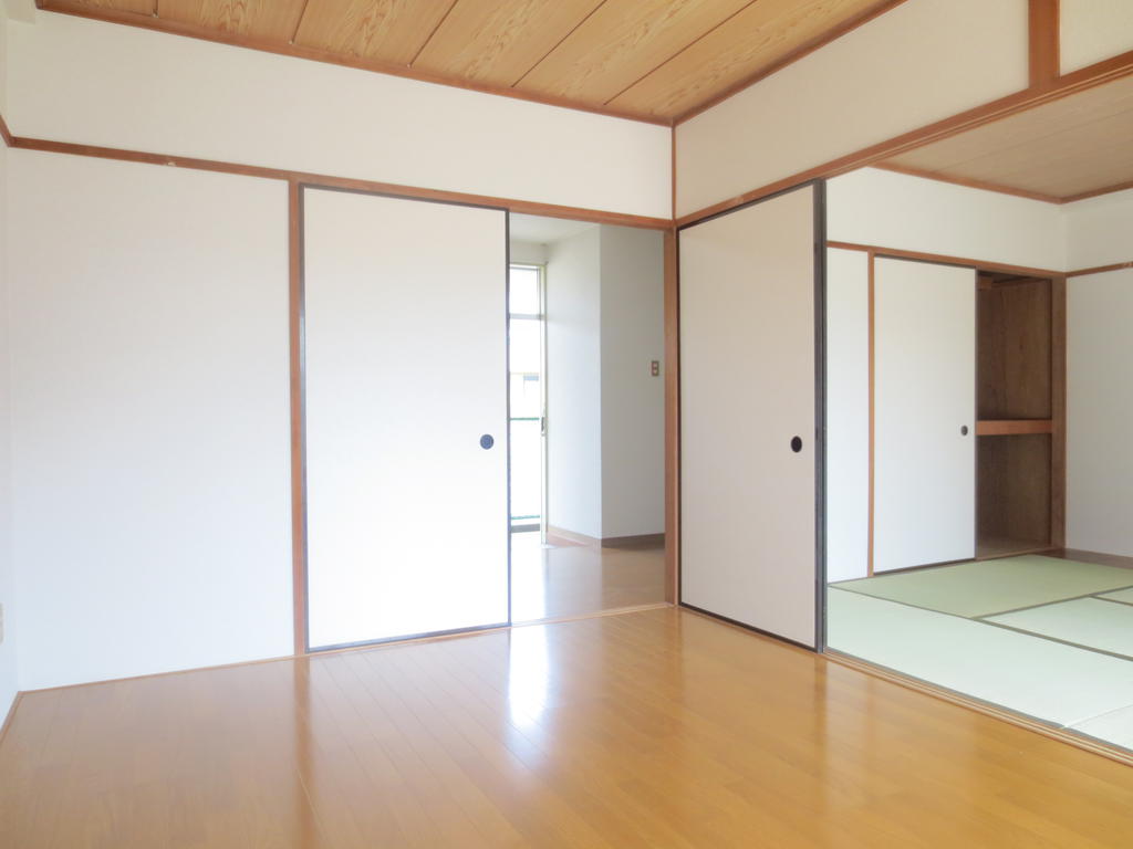 Other room space. Western-style 6 Pledge