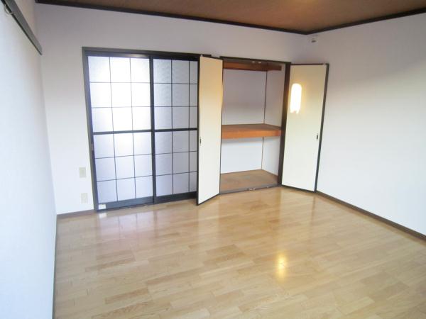 Other room space. Western style room