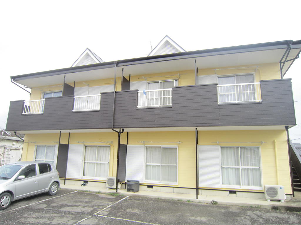 Building appearance. appearance ・ Parking Lot