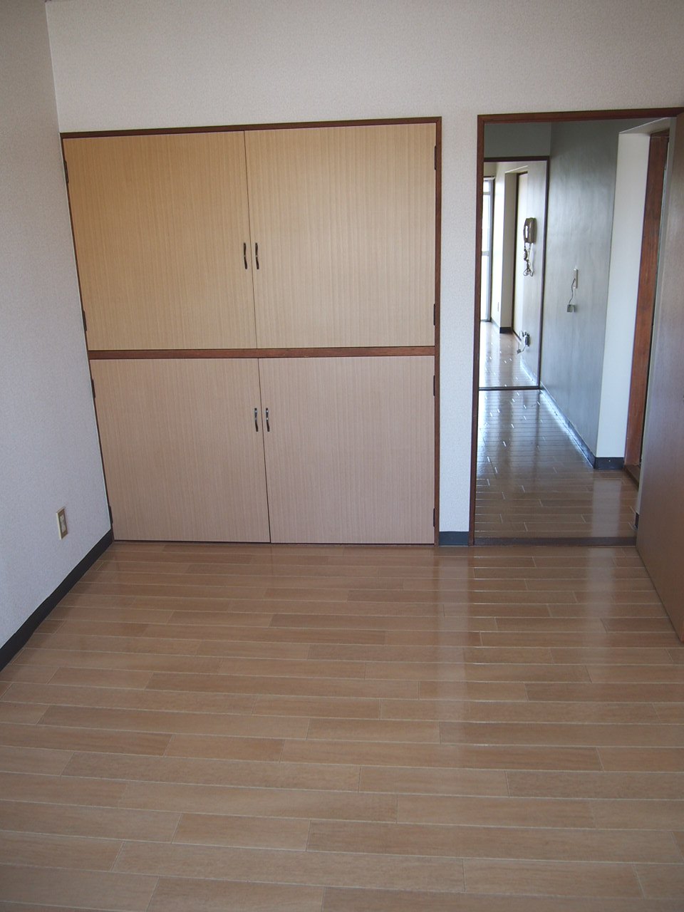 Living and room. North Western-style 6 Pledge