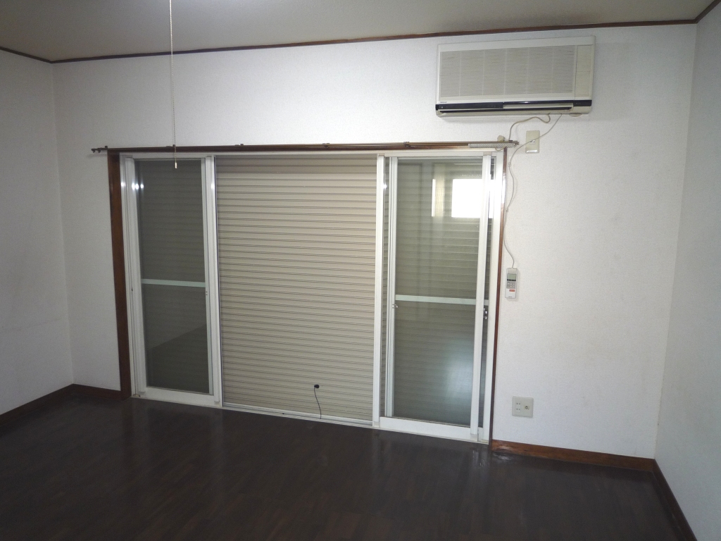 Other Equipment. With 1 floor only shutter shutters