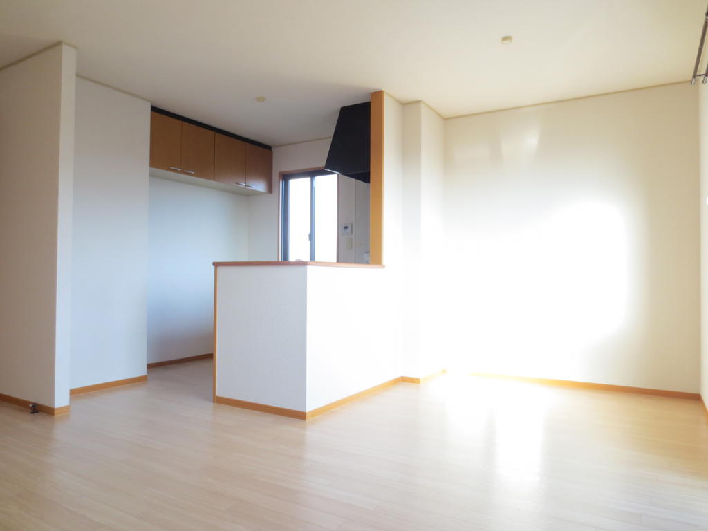 Living and room. LDK13.5 Pledge