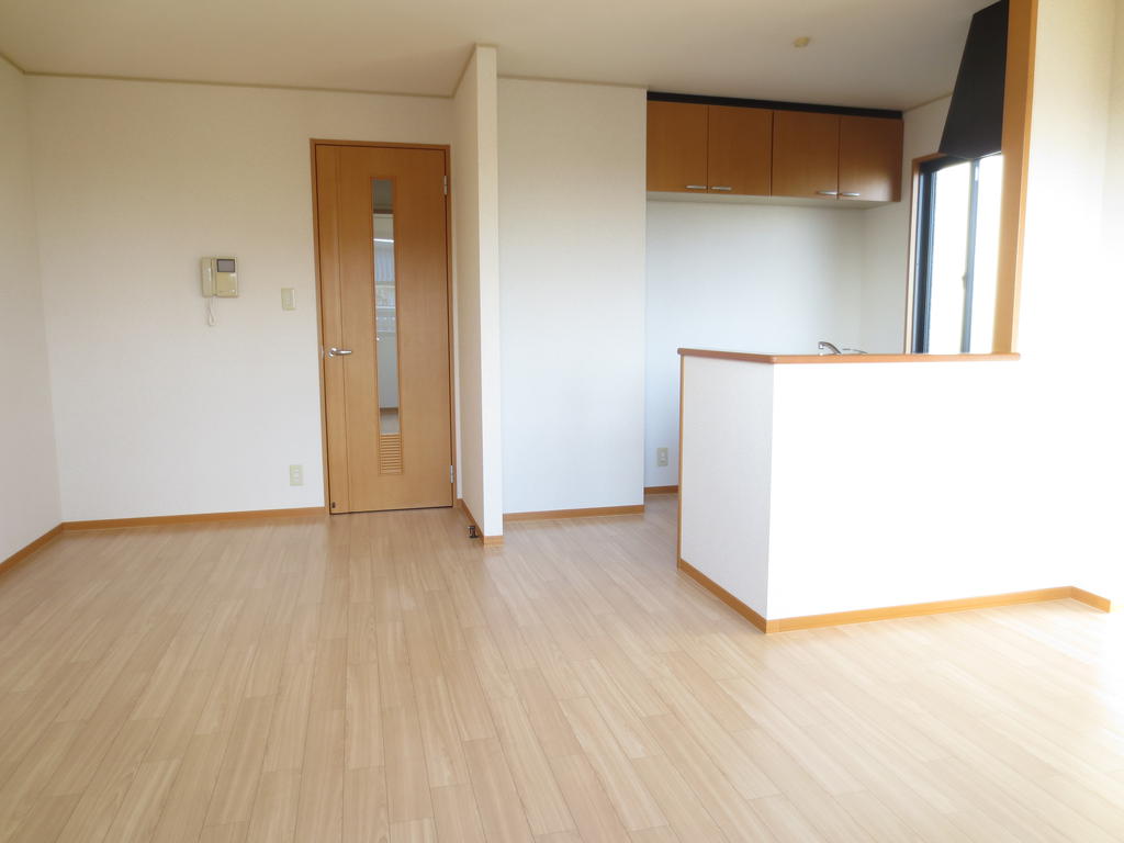 Living and room. LDK13.5 Pledge