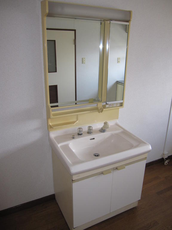 Washroom. dresser