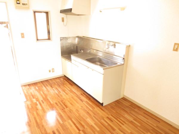 Kitchen. kitchen ・ Gas stove correspondence ・ With window