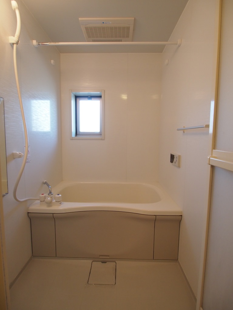 Bath. Small window ・ Add-fired with function