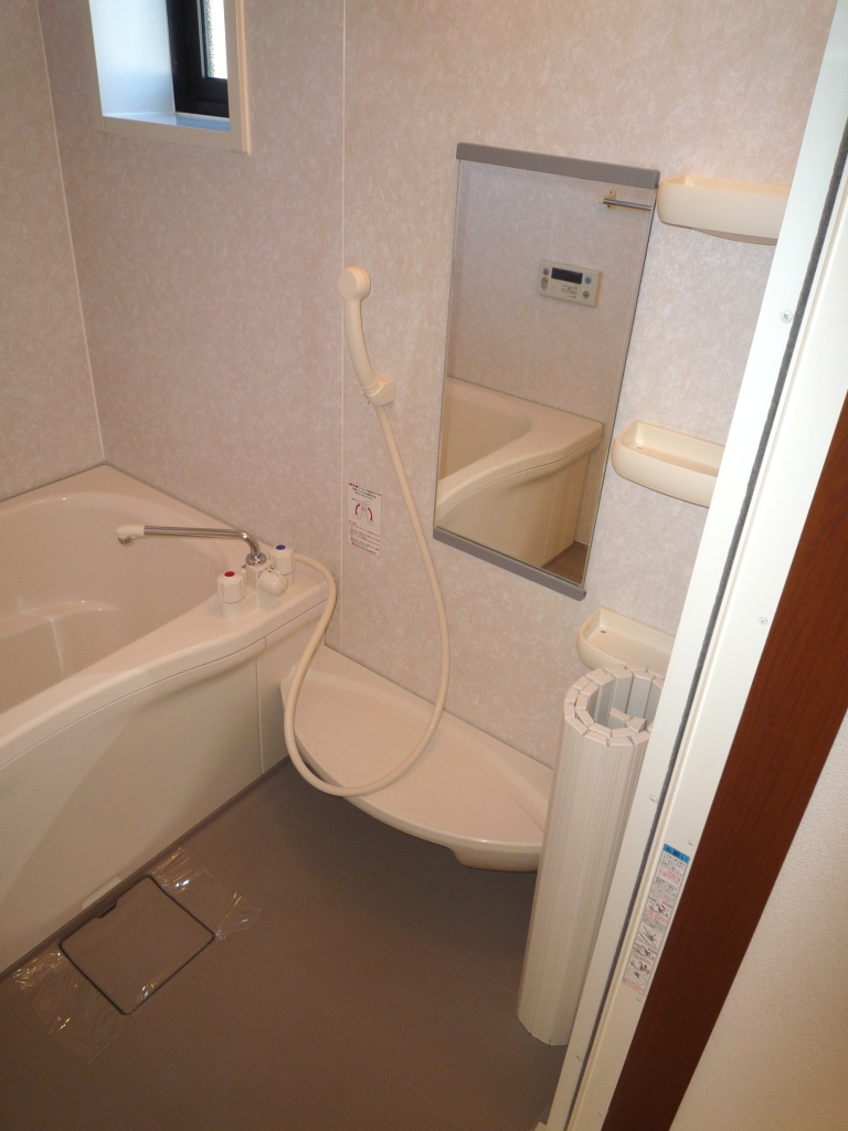 Bath. * Present condition priority * small window ・ With reheating function