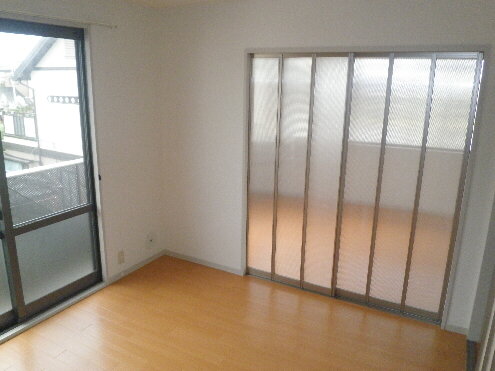 Living and room. Bright in the partition of the skeleton type