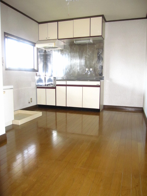 Kitchen. dining kitchen Yes window