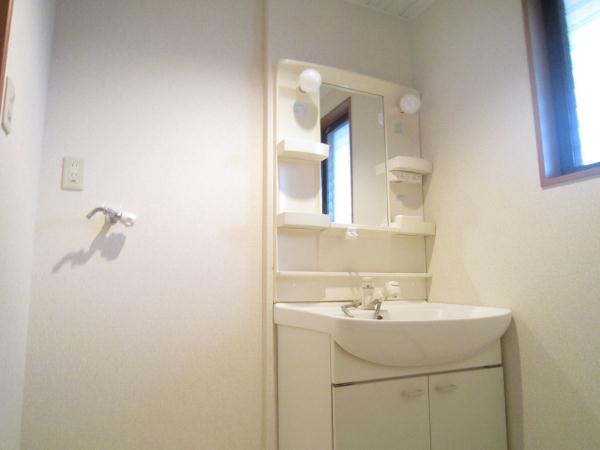 Washroom. Window There washroom, Ventilation good
