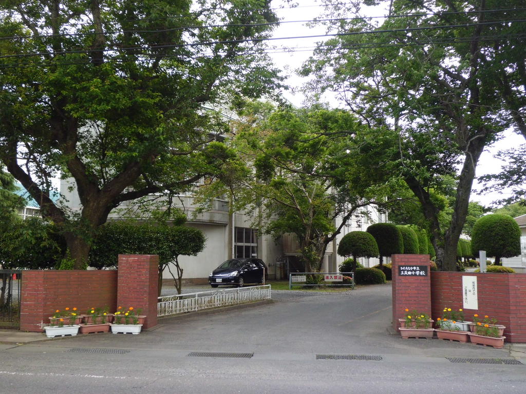 Primary school. 1341m to Hitachinaka Municipal Santanda elementary school (elementary school)