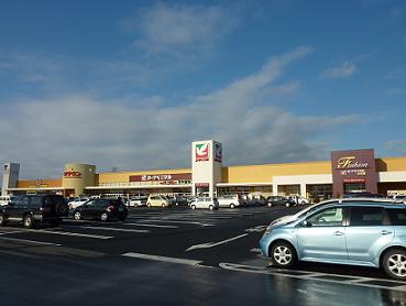 Supermarket. York-Benimaru Tabiko store up to (super) 817m