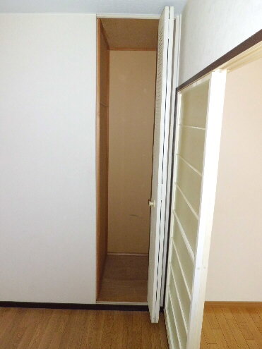 Receipt. Storage of kitchen.