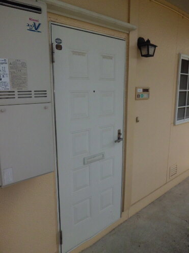 Other room space. Entrance.